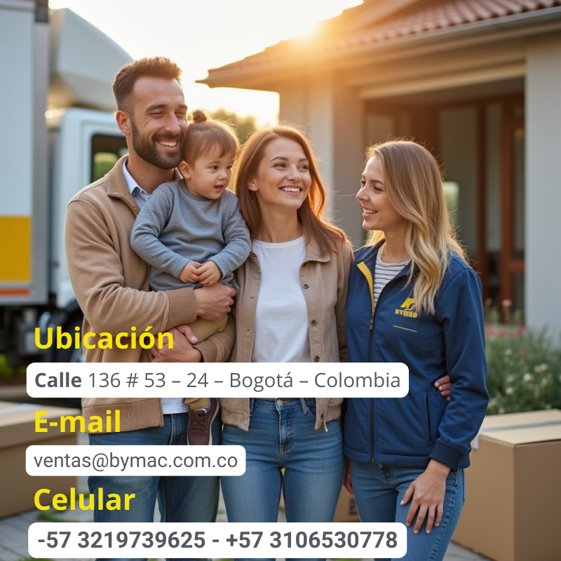 Familia feliz frente a su nuevo hogar después de una mudanza exitosa con BYMAC.